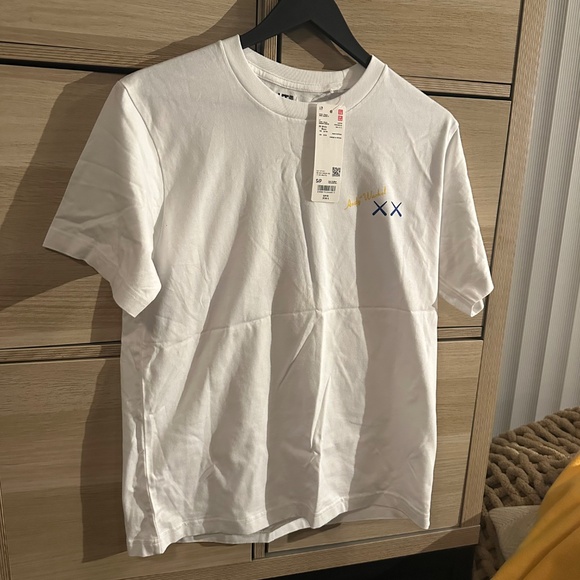 Kaws x Uniqlo tshirt - small - Picture 3 of 3